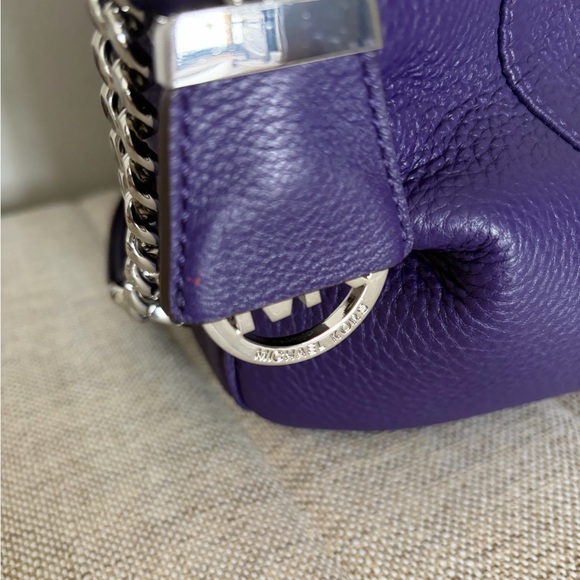 Michael Kors Chandler Medium shoulder bag in the color Iris with Silver Chain! - Picture 4 of 9